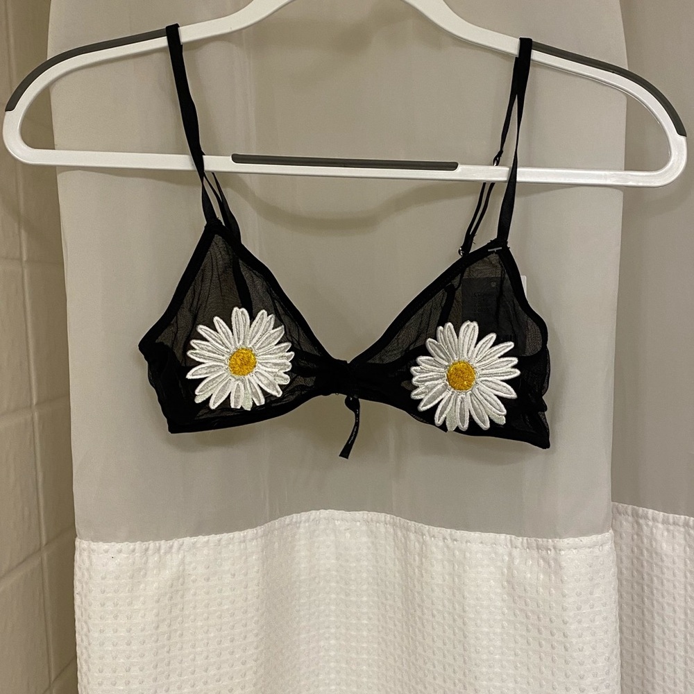 NWT URBAN OUTFITTERS Black Daisy Motif Bralette
